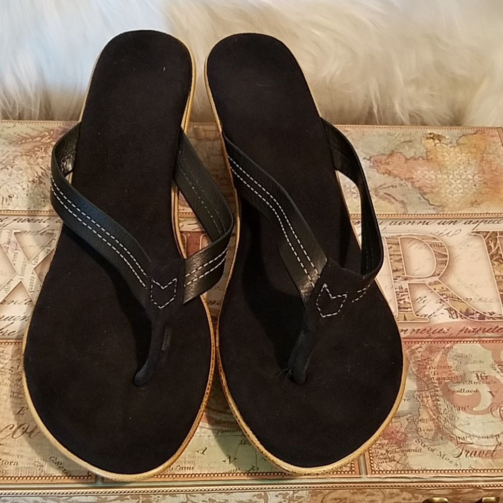 Basic black wedge sandal